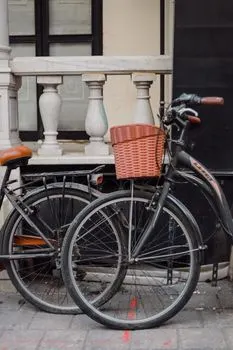 bicikl — bicicletă