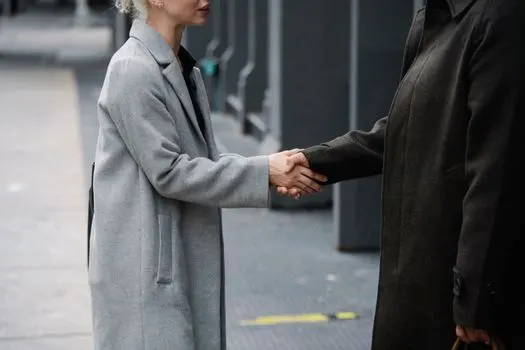 See eye to eye — être sur la même longueur d'onde
