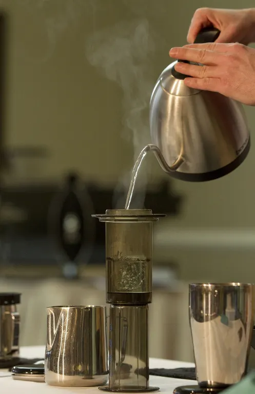 hot water — eau chaude