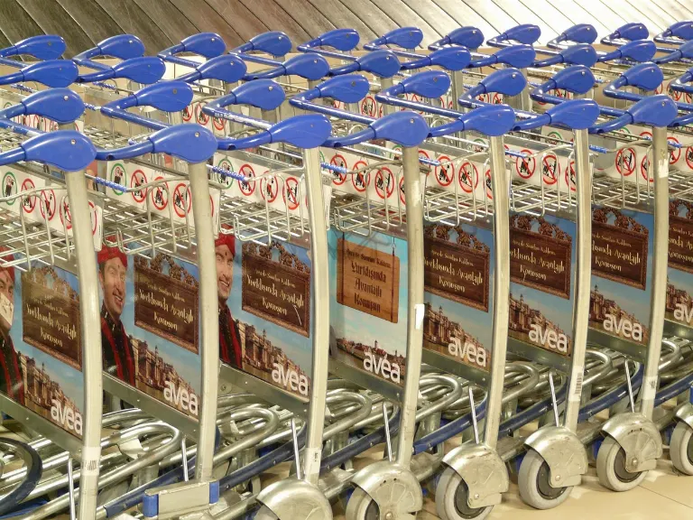 luggage cart — chariot à bagages