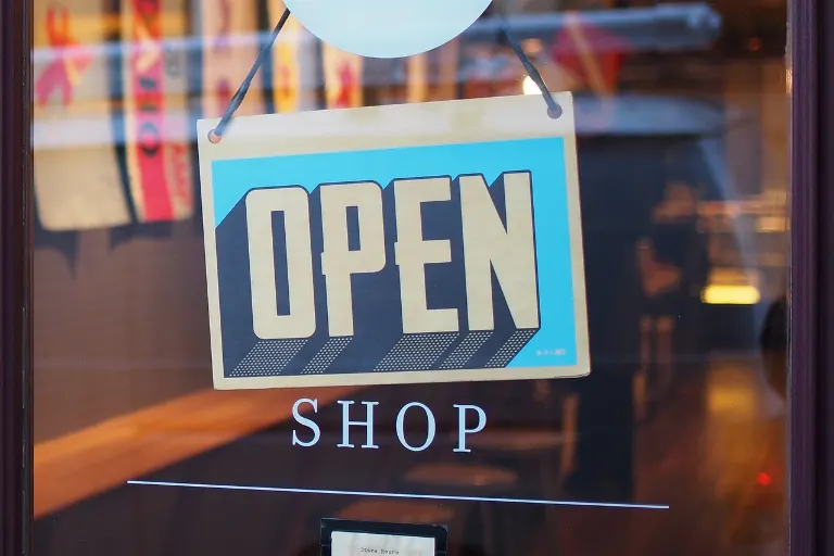opening hours — heures d'ouverture