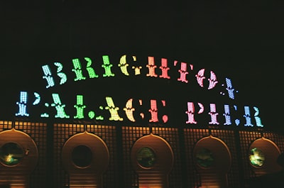 well-lit areas — zones bien éclairées