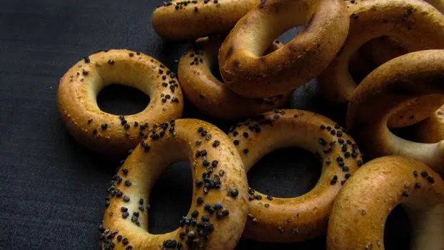Бублик с маком — Poppyseed bagel