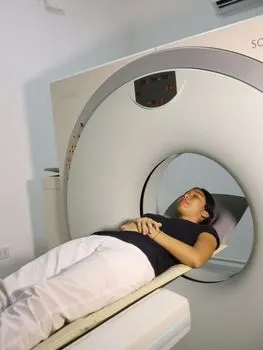 On m'a envoyé passer un scanner — Poslali su me na skener