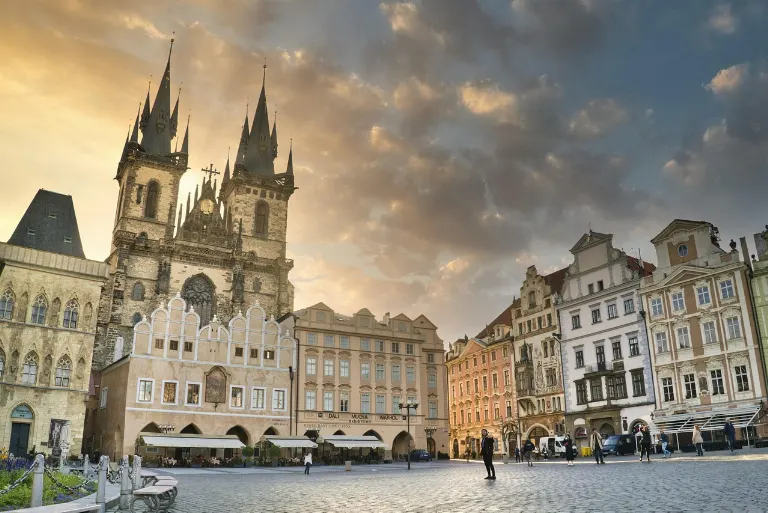 main square — place principale