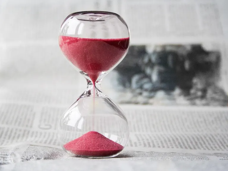 make up for lost time — rattraper le temps perdu
