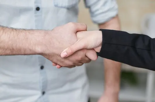 Деловая сделка — Business deal