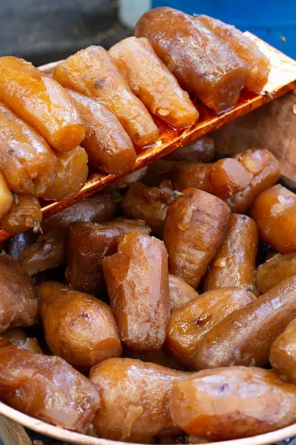 fruits entiers au sirop épais — slatko