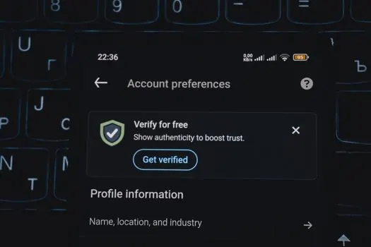 Um Ihre Datenschutzeinstellungen zu überprüfen — To check your privacy settings