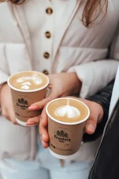 Let's grab a coffee — vamos a tomar un café