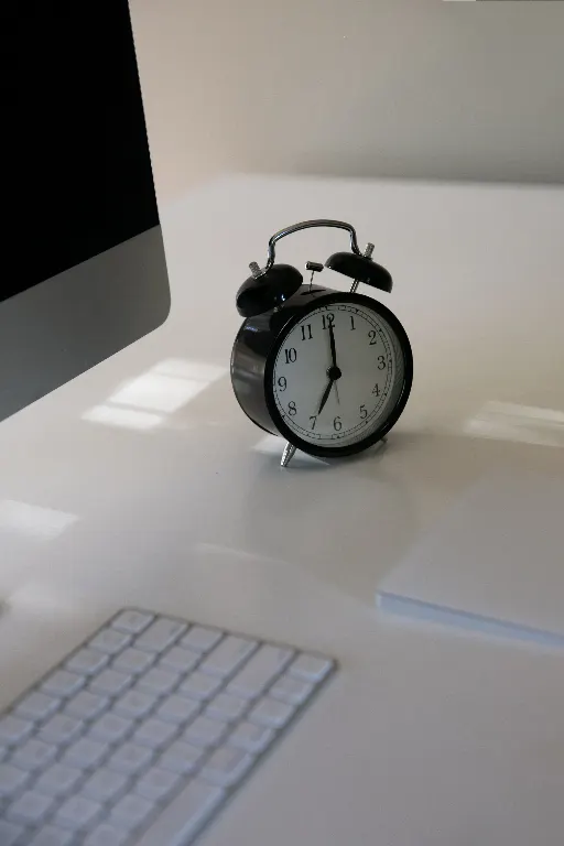 tööaega piirama — a limita programul de lucru