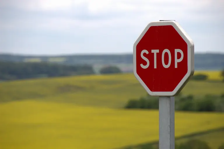 stopped — s'est arrêté