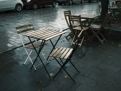 Da li je ovo mesto slobodno? — Este liber acest loc?