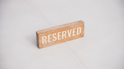 holding deposit — señal de reserva