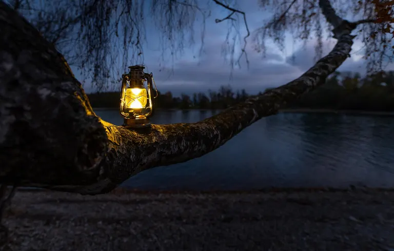 kerosene lamp — lampe à pétrole