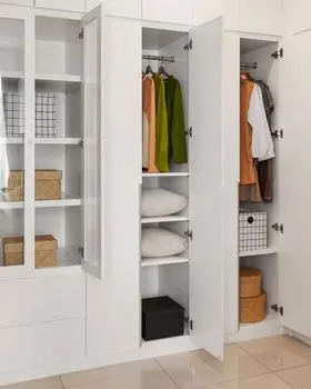Schrank — armoire