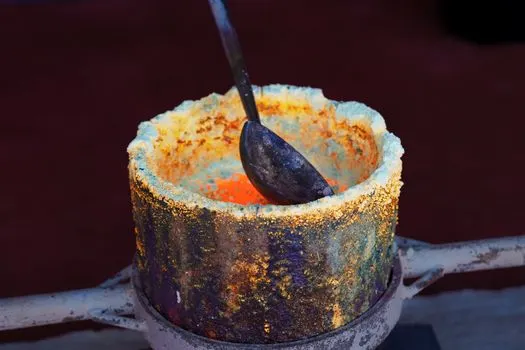 растворяется — melts