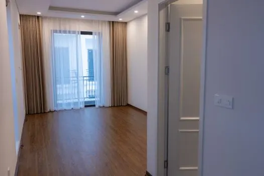 Kann ich die Wohnung besichtigen? — Mogu li da pogledam stan?