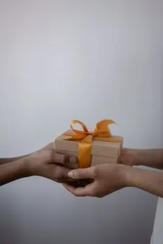 Дарение — gifting
