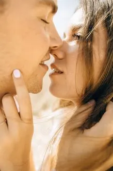 make out with — besarse con