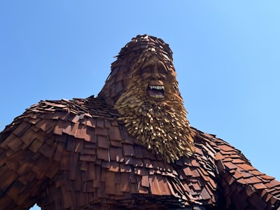 géant pataud — Lumbering giant