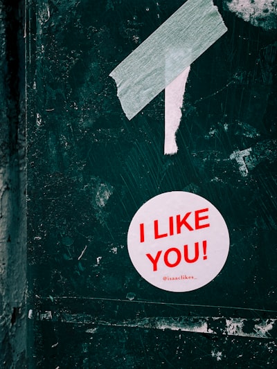 j'aimerais te parler — I would like to talk to you.