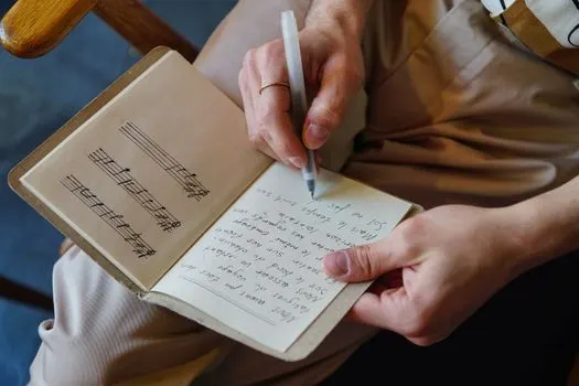 escrito — written