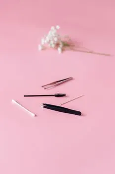 Tweezers kit — trousse à épiler