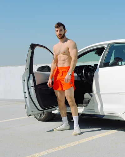 j'aimerais prendre la voiture — I would like to take the car.