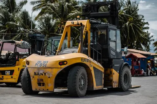 forklift — chariot élévateur