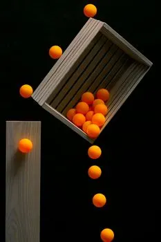 сбросить со стола — push off the table