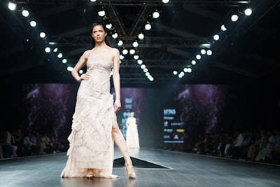 показ свадебных платьев — desfile de novias