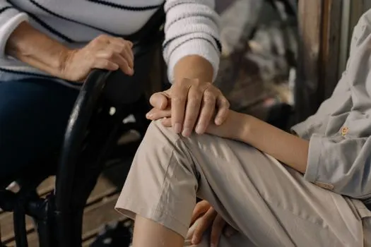 Baš mi je žao zbog toga — Îmi pare foarte rău pentru asta