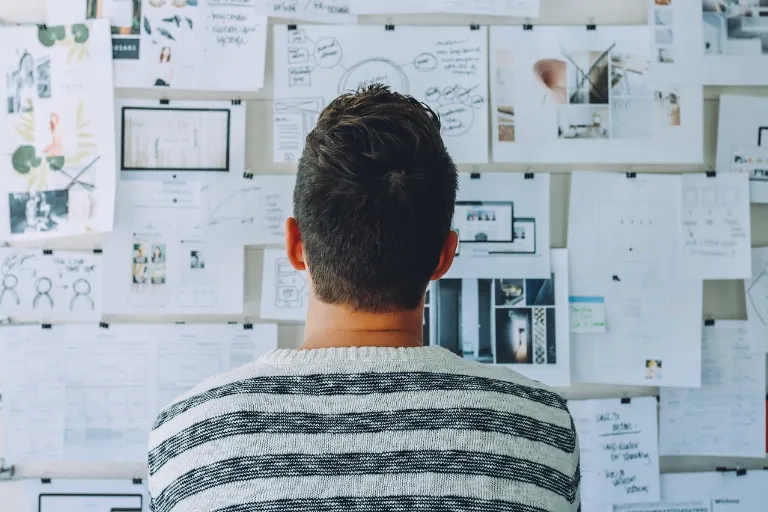 obsessed with an idea — obsédé par une idée