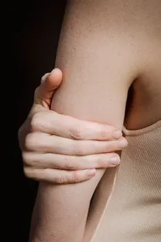 плечи — shoulders