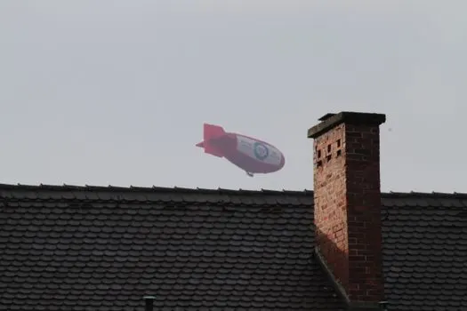 dirigeable — Blimp