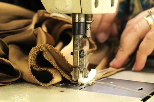подшивать — To hem