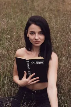 голая девушка на картине — naked girl in the painting