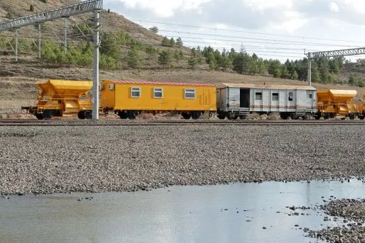 Грузовой поезд — Freight train