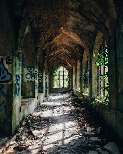 покидать — abandonar