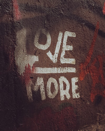de plus — Moreover