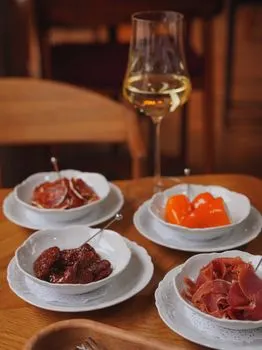 mezetluk — spuntini conviviali