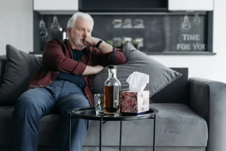 You don't have to drink — tu n'es pas obligé de boire