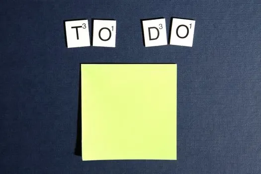 уделять время чему-либо — devote time to doing sth