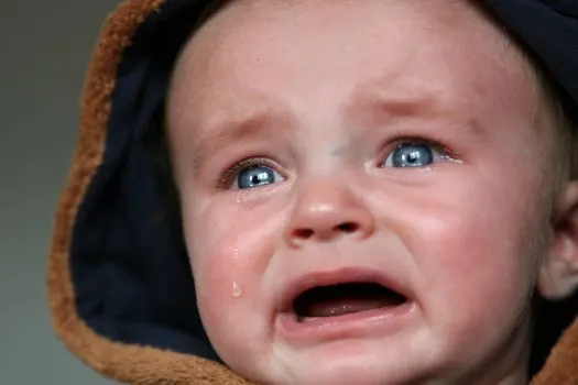 расплакался — burst into tears
