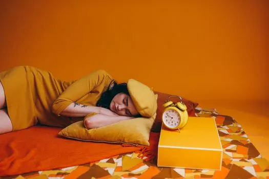somnoler — snooze