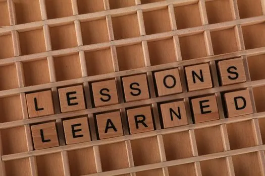 put it down to experience — mettre sur le compte de l'expérience