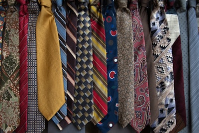 tie — cravate