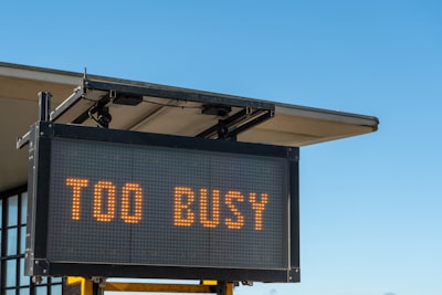 il est occupé — He is busy