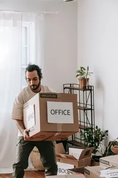Идет — goes